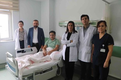 Yüzüne Insaat Demiri 8 Santim Saplanan Isçi Yarim Santimle Kurtulmus