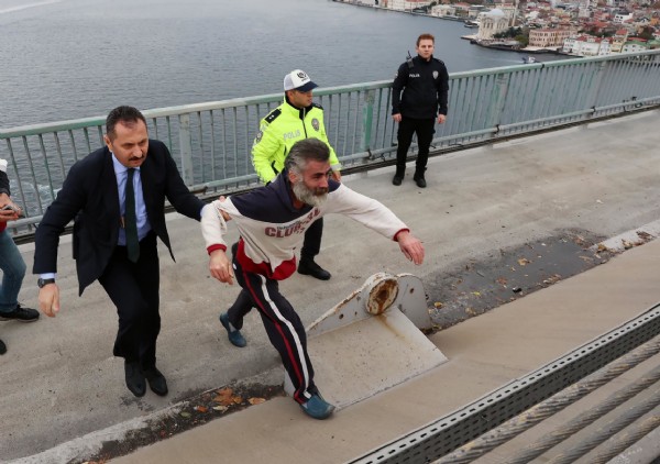 İkna etti evine gönderdi: Cumhurbaşkanı Erdoğan köprüde intihar etmek isteyen vatandaşı vazgeçirdi