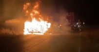 Arnavutköy'de servis minibüsü alev alev yandı!
