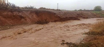 Mardin'de Siddetli Yagmurda Dereler Tasti