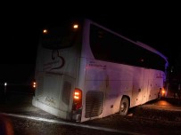 Sivas'ta Yolcu Otobüsü Kayarak Yoldan Çikti Açiklamasi 1 Yarali