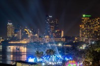 Tayland'da Pattaya Havai Fisek Festivali Renkli Görüntüler Olusturdu