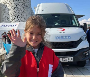 Depremi Yasayan Minik Elisa'dan Vali'ye Mektup
