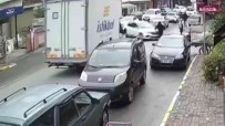 Sultanbeyli'de Yolun Karsisina Geçen Kadina Otomobil Çarpti