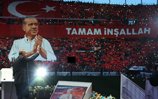 Cumhurbaşkanı Erdoğan'a koreografi sürprizi... Sahneye çıktığı an gösteri başladı!