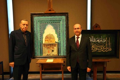 Baskani Pekyatirmaci'dan Baskan Erdogan'a Eser Takdimi