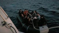 Türk Kara Sularina Geri Itilen 22 Kaçak Göçmeni Sahil Güvenlik Kurtardi