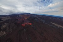 Hawaii'deki Mauna Loa Yanardagi Havadan Görüntülendi