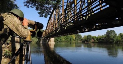 Yunanistan'a kaçmaya çalışan 4'ü FETÖ'cü 5 kişi yakalandı