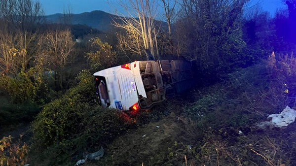 Bartın'da yolcu otobüsü devrildi: 39 yaralı
