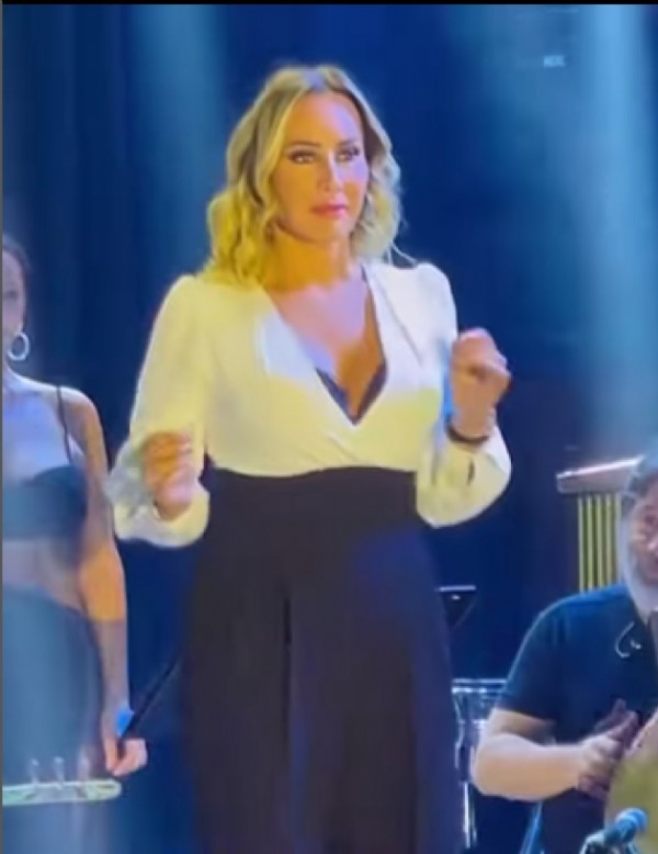 Asena yıllar sonra oynadı