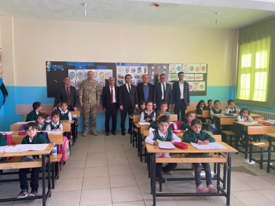 Ankara'dan Yüksekovali Ögrencilere Yardim Eli