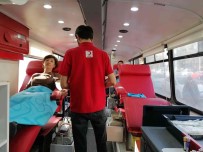 Kitapseverler Milli Kütüphane'de Düzenlenen Kan Bagisina Yogun Ilgi Gösterdi