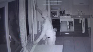 Kuaför Dükkanini Silip Sonra Soyan Titiz Hirsiz Yakalandi