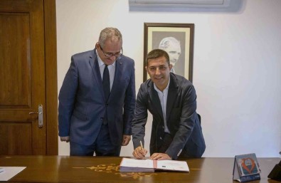 Kusadasi Belediyesi Ile Ilçe Milli Egitim Müdürlügü Arasinda Egitim Protokolü Imzalandi