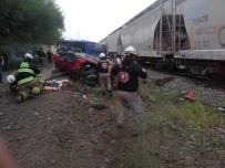 Meksika'da Tren Otomobil Ve Otobüsü Biçti Açiklamasi 1 Ölü, 19 Yarali