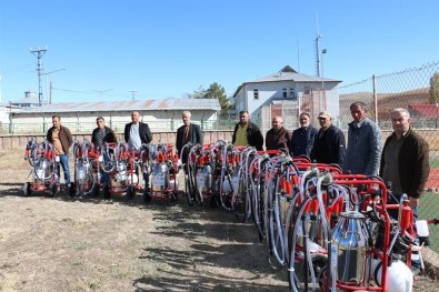 Otlukbeli'de 55 Adet Süt Sagim Makinasi Çiftçilere Dagitildi