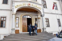 Sinop'ta Yasli Kadini Dolandirip Altinlarini Alan Sahis Tutuklandi