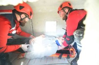 Tatbikatta Çöken Binanin Altinda Kalan Yaralilar Böyle Kurtarildi