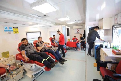 TEI Çalisanlarindan Kan Bagisi