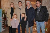 Uygur Kardesler Açiklamasi 'Pandemide Sahneleri Çok Özlemisiz, Tüm Oyunlarimiz Dolu Geçiyor'