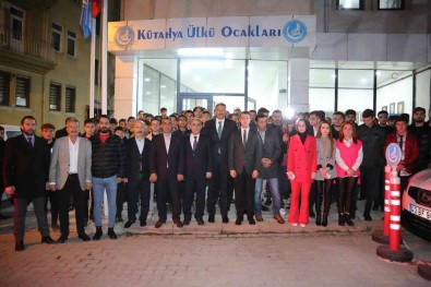 Vali Ali Çelik, Ülkü Ocaklari Kütahya Il Baskanligi'nda Gençlerle Bir Araya Geldi