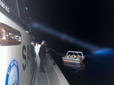 Yunanistan’ın ölüme ittiği göçmenler kurtarıldı