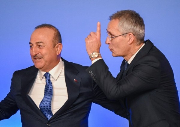 Bakan Çavuşoğlu'nun NATO talebi Yunanistan'ı endişelendirdi! 5. maddeyi neden istemiyorlar?