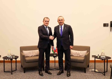 Bakan Çavusoglu, Azerbaycanli Mevkidasi Bayramov Ile Görüstü