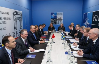 Bakan Çavuşoğlu'nun NATO talebi Yunanistan'ı endişelendirdi! 5. maddeyi neden istemiyorlar?