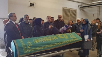 Kazada Hayatini Kaybeden Ambulans Soförüne Gözyaslariyla Veda