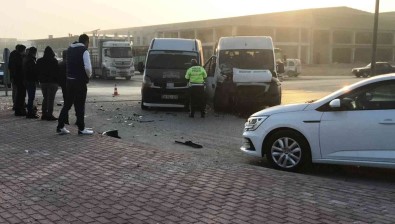 Konya'da Servis Minibüsleri Ve Otomobil Çarpisti Açiklamasi 14 Yarali