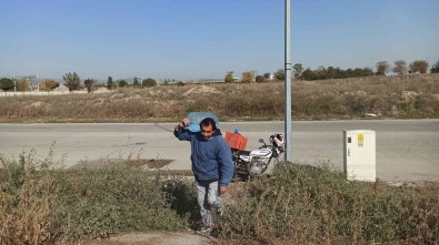 Köpekleri Beslemek Için 4 Ayda 5 Bin Kilometre Yol Yapti