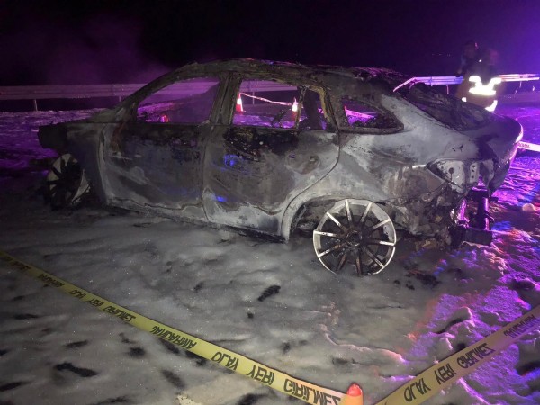 Ankara'da otomobil bariyere çarpıp alev aldı