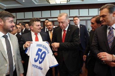 Cumhurbaskani Erdogan'a 59 Numarali Ergene Velimesespor Formasi