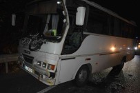 Izmir'de Iki Servis Araci Çarpisti Açiklamasi 17 Yarali
