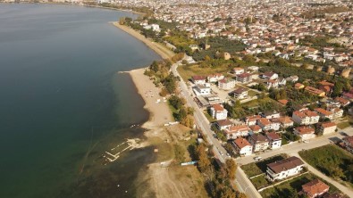 Iznik Gölü'nde Tehlikeli Görüntü...Sular Altindaki Bazilika Günyüzüne Çikti