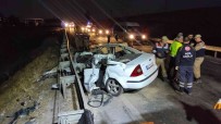 Sanliurfa'da Tir Ile Otomobil Çarpisti Açiklamasi 2 Ölü, 1 Yarali