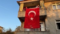 Tedavi gördüğü hastanede yaşamını yitiren madencinin evine Türk bayrağı asıldı..