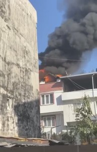 Bursa'da 2 Katli Evin Çatisi Alev Alev Yandi