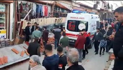Elazığ Kapalı Çarşı'daki restorasyonda çatı çöktü: 5 yaralı