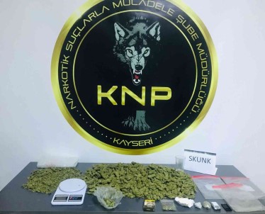 Polis Uyusturucu Tacirini Nefes Kesen Kovalamaca Sonucu Yakaladi