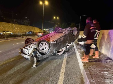 50 Metre Taklalar Atarak Sürüklenen Araçta Burnu Bile Kanamadi