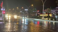 Bodrum'da Saganak Yagis Cadde Ve Sokaklari Göle Çevirdi