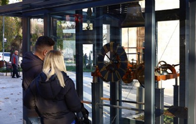 Bursa'nın simgesi Tophane Saat Kulesi'nin asırlık saati 30 yıl sonra çalıştırıldı