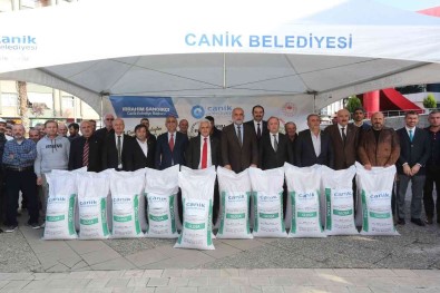 Canik Belediyesi'nden Çiftçilere Tohum Destegi