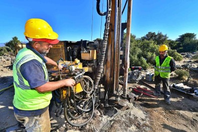 Izmir Bornova'da Zemin Arastirmasi Basladi