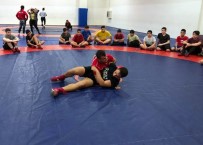 Kepez'in Güresçileri Sampiyonaya Hazirlaniyor