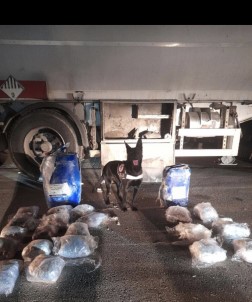 Tanker Içinde Zulalanmis 11 Kilo Esrar Yakalandi