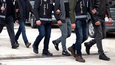 Terör örgütü PKK'ya katılmak için İran'a geçmek isterken tırın dorsesinde yakalandı